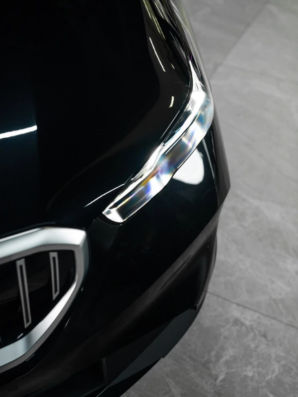  Black BMW 520i Photo 3